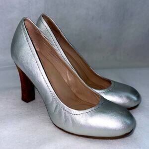 EUC You by Crocs Leather Sammilee Women’s Shoes Pumps Silver size 9